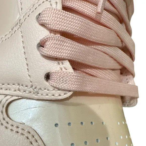 Pink Air Jordan 1 Mid SE Basketball Sneaker Shoes Women 8 EUC