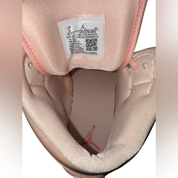 Pink Air Jordan 1 Mid SE Basketball Sneaker Shoes Women 8 EUC