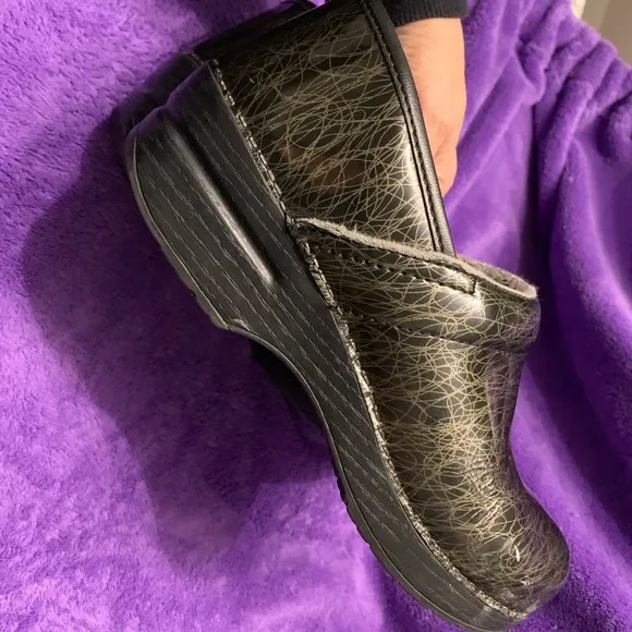 Professional Dansko Scribble Black &amp; Silver Pattern Clogs, size 38, Nurse, EUC