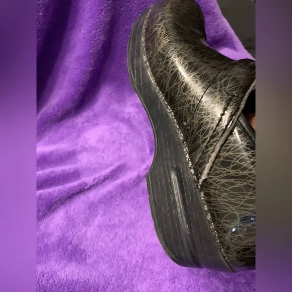 Professional Dansko Scribble Black &amp; Silver Pattern Clogs, size 38, Nurse, EUC