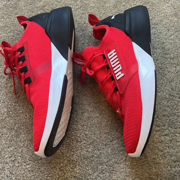 Puma Retaliate block athletic running shoes