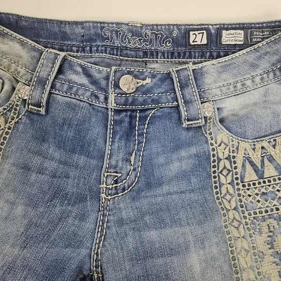 Rare hard to find Miss Me stone wash embroidered skinny jeans size 27