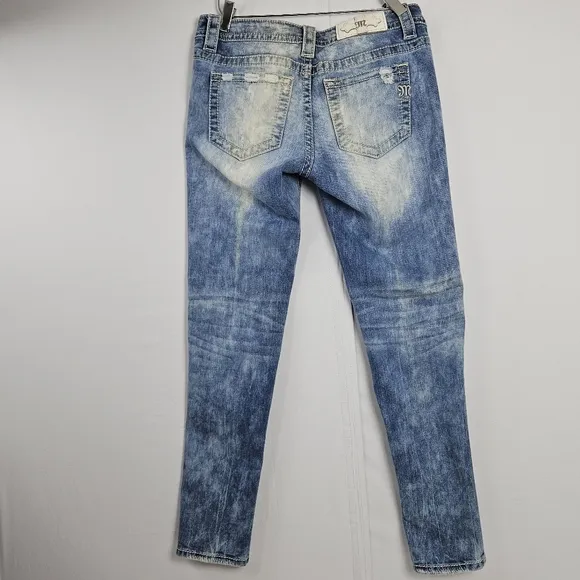 Rare hard to find Miss Me stone wash embroidered skinny jeans size 27