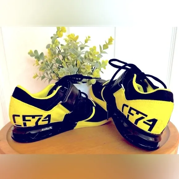 REEBOK ~ Women’s CrossFit 74 shoes w/shoelace and double velcro straps size 7.5