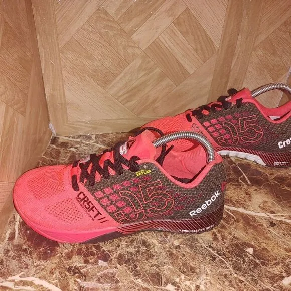 Reebok women's Crossfit CR5ft training shoes red size 8.    A76