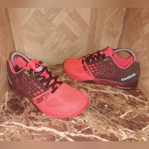 Reebok women's Crossfit CR5ft training shoes red size 8.    A76