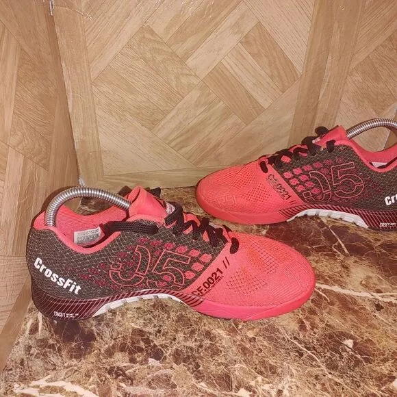 Reebok women's Crossfit CR5ft training shoes red size 8.    A76