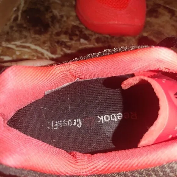 Reebok women's Crossfit CR5ft training shoes red size 8.    A76