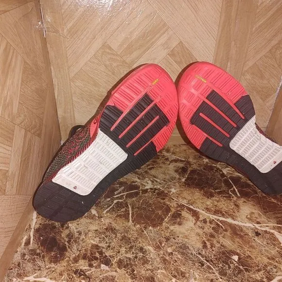 Reebok women's Crossfit CR5ft training shoes red size 8.    A76