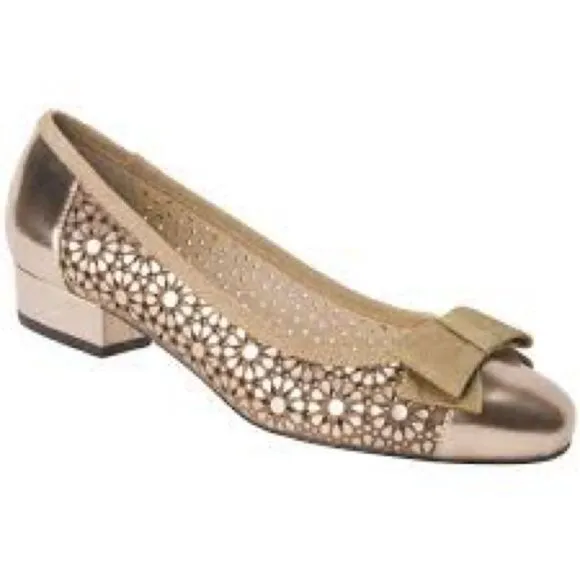 Ros Hommerson bronze Trisha metallic / patent leather flats in a size 9.5SS new