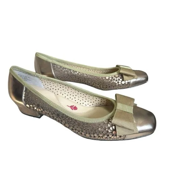 Ros Hommerson bronze Trisha metallic / patent leather flats in a size 9.5SS new