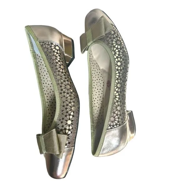 Ros Hommerson bronze Trisha metallic / patent leather flats in a size 9.5SS new