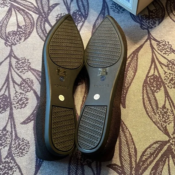 Rothy’s 10.5 Black Solid The Point and extra set of insoles.