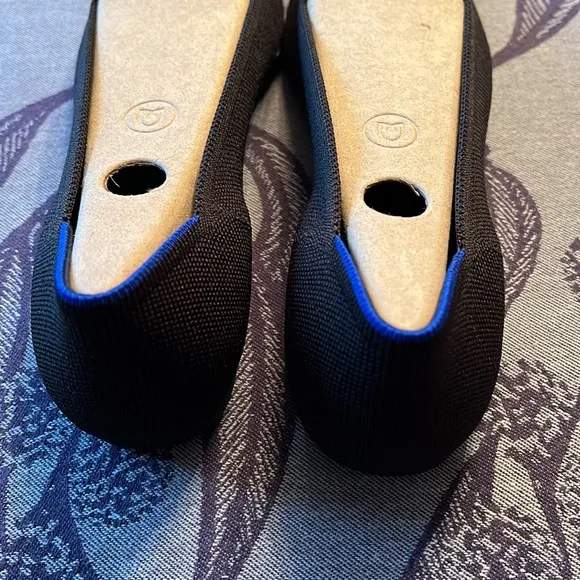 Rothy’s 10.5 Black Solid The Point and extra set of insoles.