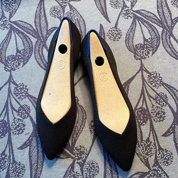 Rothy’s 10.5 Black Solid The Point and extra set of insoles.