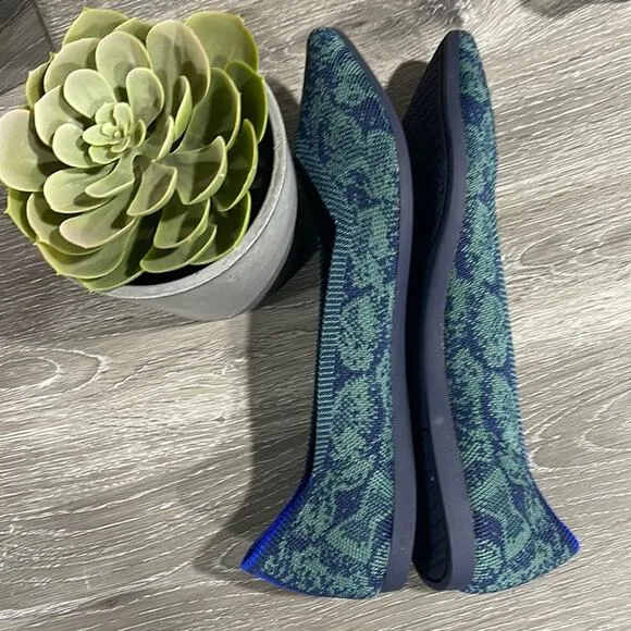 Rothys point emerald green snake size 6 woman’s flat shoes