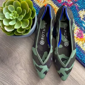 Rothy’s the point camuflaje green size 9 woman’s flat shoes