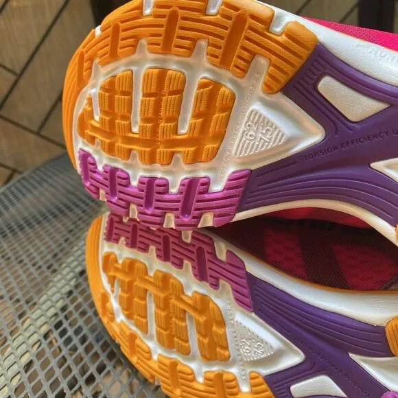 SALMING Running Shoes Distance  Women Anti Bacterial Odor Size 6.5 Floor Model