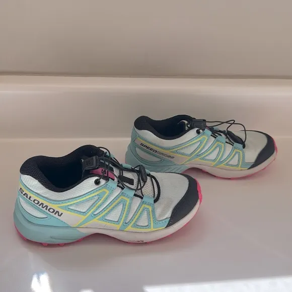 Salomon kid’s Speedcross Shoes | size 1.5 | Bleached Aqua/Blue/Lunar Rock | EUC