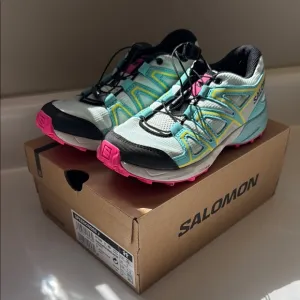 Salomon kid’s Speedcross Shoes | size 1.5 | Bleached Aqua/Blue/Lunar Rock | EUC