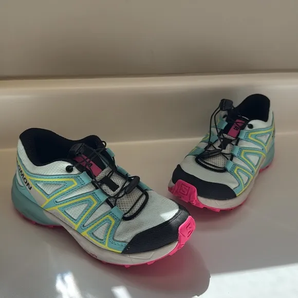 Salomon kid’s Speedcross Shoes | size 1.5 | Bleached Aqua/Blue/Lunar Rock | EUC