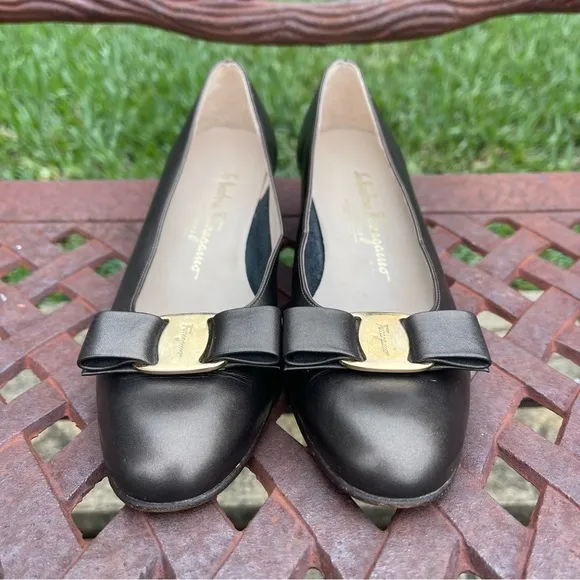 Salvatore Ferragamo Boutique Italian Vara Bow Pumps In Bronze Like New