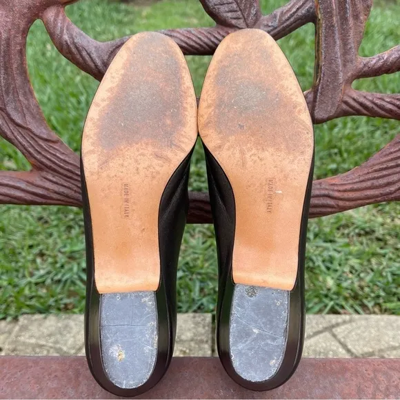 Salvatore Ferragamo Boutique Italian Vara Bow Pumps In Bronze Like New