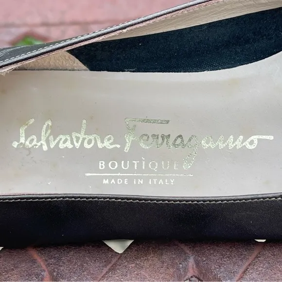 Salvatore Ferragamo Boutique Italian Vara Bow Pumps In Bronze Like New