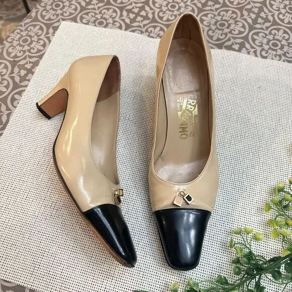 Salvatore Ferragamo Cream Black Vintage Low Heel Pumps w/ Charms sz 7B RARE