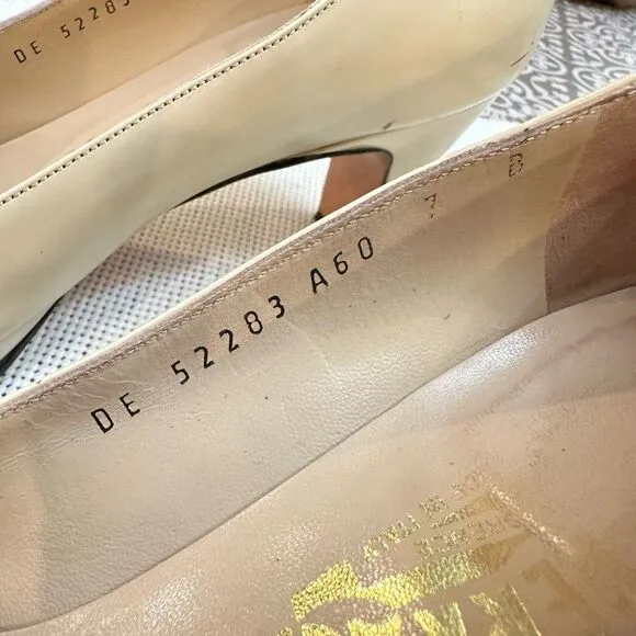 Salvatore Ferragamo Cream Black Vintage Low Heel Pumps w/ Charms sz 7B RARE