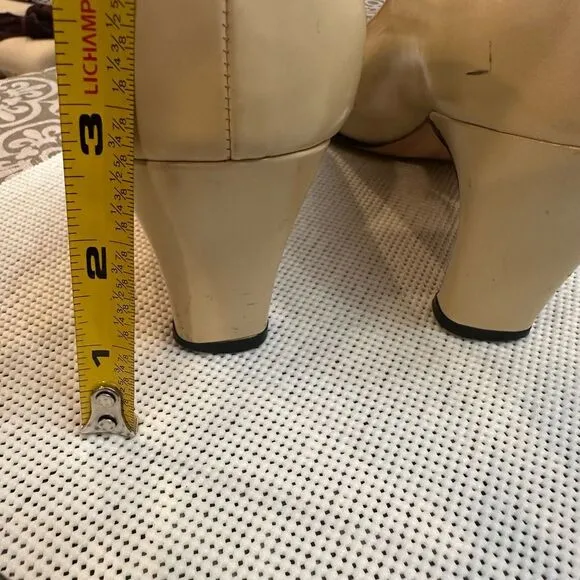 Salvatore Ferragamo Cream Black Vintage Low Heel Pumps w/ Charms sz 7B RARE