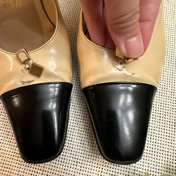 Salvatore Ferragamo Cream Black Vintage Low Heel Pumps w/ Charms sz 7B RARE