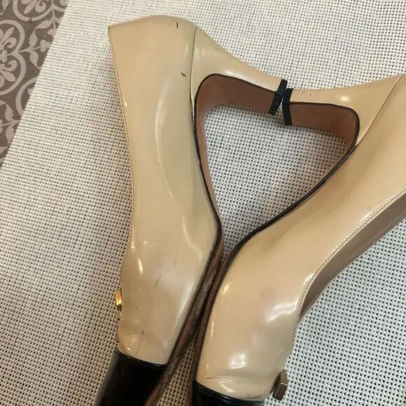 Salvatore Ferragamo Cream Black Vintage Low Heel Pumps w/ Charms sz 7B RARE