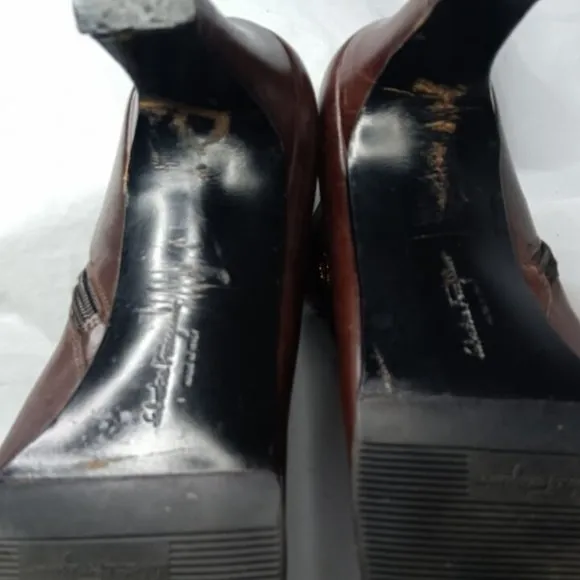 Salvatore Ferragamo Italy Brown Leather Ankle Boots Heels Sz 9.0 2A Narrow