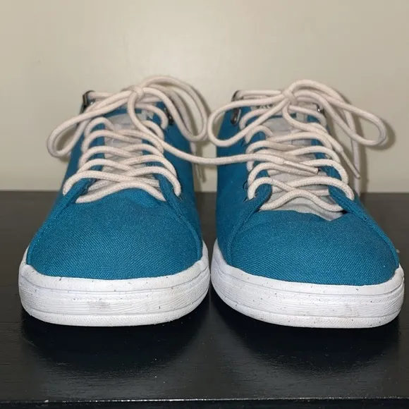 Saola Women Vegan Teal Blue Sneaker Size 10.  Excellent condition