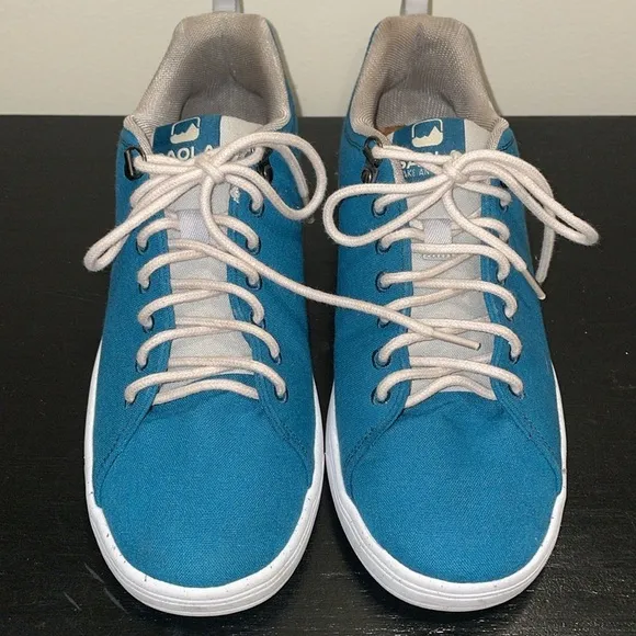 Saola Women Vegan Teal Blue Sneaker Size 10.  Excellent condition