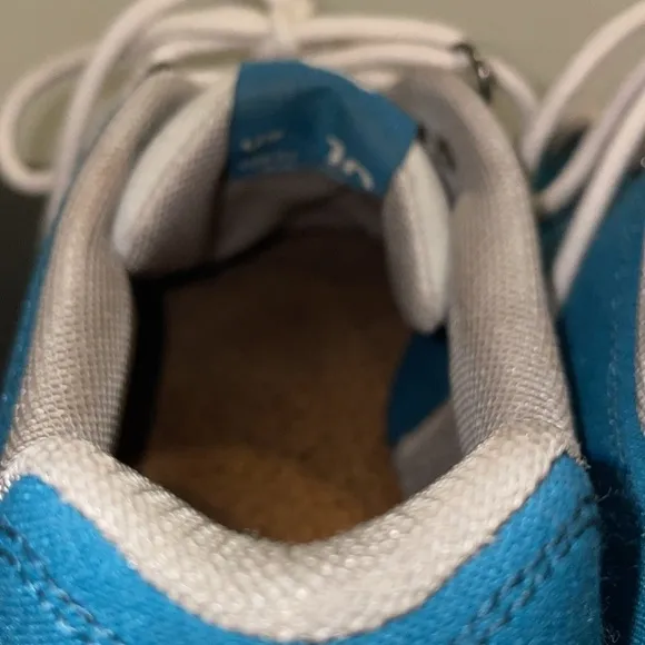 Saola Women Vegan Teal Blue Sneaker Size 10.  Excellent condition