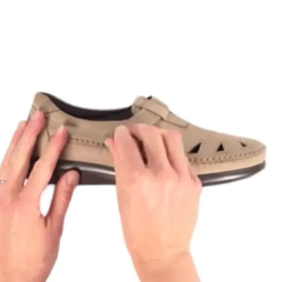 SAS WOMEN'S ROAMER SLIP ON SHOES SIZE 6 M