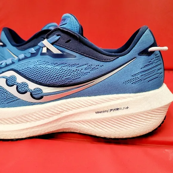 Saucony Triumph 21 Blue and White Running Shoes size Women's 11 / Men's 9.5