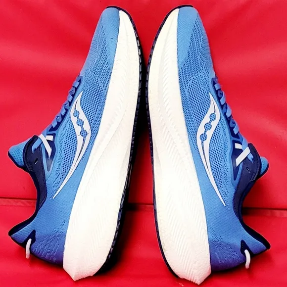 Saucony Triumph 21 Blue and White Running Shoes size Women's 11 / Men's 9.5