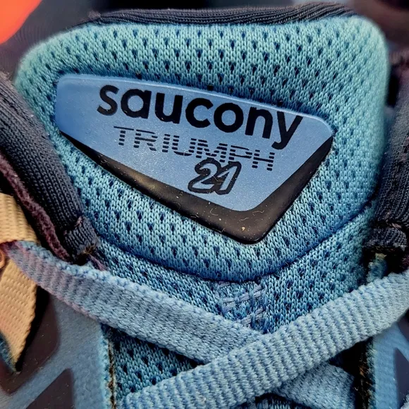Saucony Triumph 21 Blue and White Running Shoes size Women's 11 / Men's 9.5