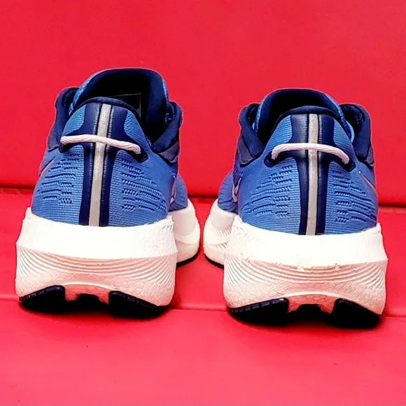 Saucony Triumph 21 Blue and White Running Shoes size Women's 11 / Men's 9.5
