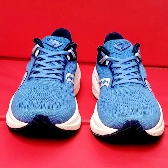Saucony Triumph 21 Blue and White Running Shoes size Women's 11 / Men's 9.5