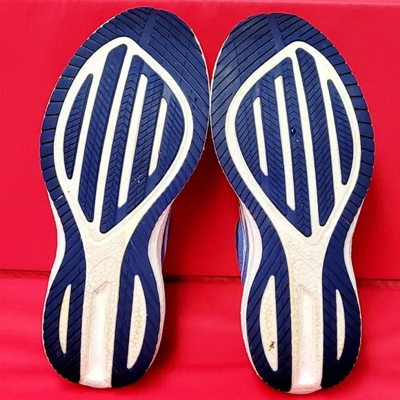 Saucony Triumph 21 Blue and White Running Shoes size Women's 11 / Men's 9.5