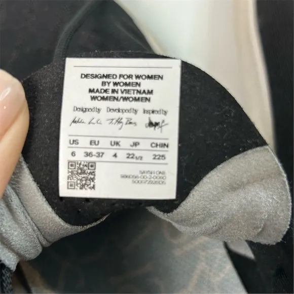Saysh One Women's Black Sneakers Size 6 Lightweight Casual Shoes