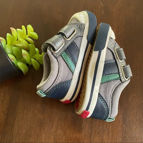 See Kai Run Russell Grey, Navy &amp; Green Shoes Size 4
