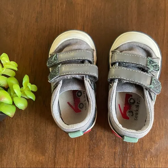See Kai Run Russell Grey, Navy &amp; Green Shoes Size 4