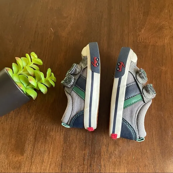 See Kai Run Russell Grey, Navy &amp; Green Shoes Size 4