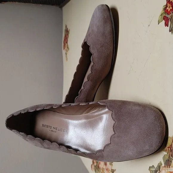 Sesto Meucci Firenze Scalloped Edge Taupe Suede Small Heel Slip-on Shoes 7M