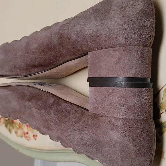 Sesto Meucci Firenze Scalloped Edge Taupe Suede Small Heel Slip-on Shoes 7M